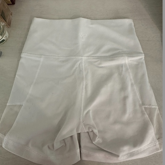 Aritzia high rise white biker short with mesh detail - Picture 2 of 3